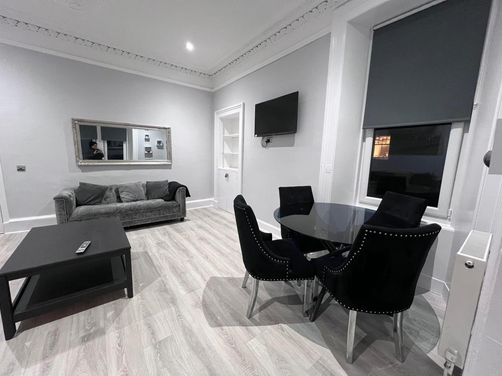 Lovely 4 Bedroom 2Nd Floor Walk Up Apartment Edinburgh Ngoại thất bức ảnh