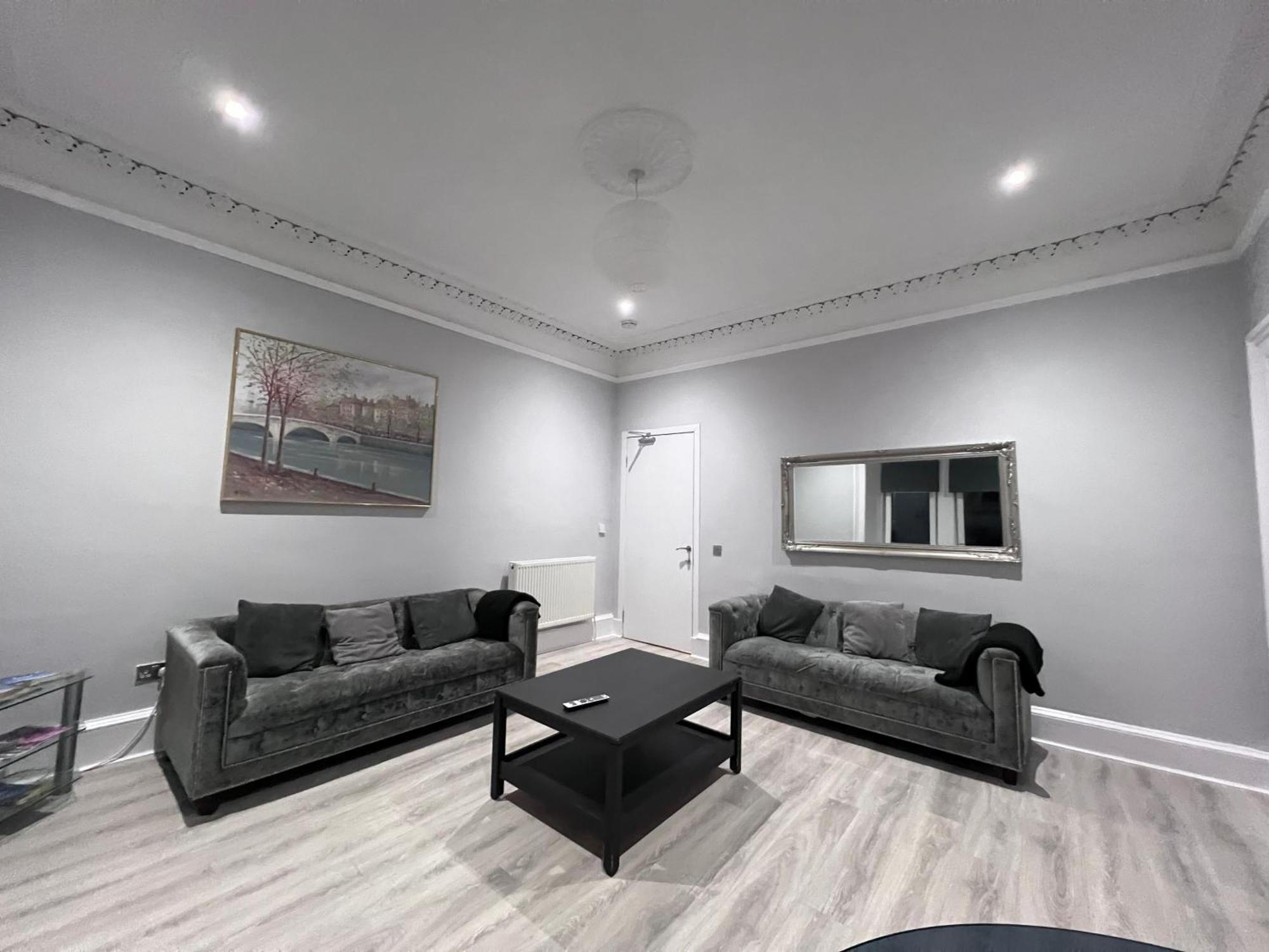 Lovely 4 Bedroom 2Nd Floor Walk Up Apartment Edinburgh Ngoại thất bức ảnh