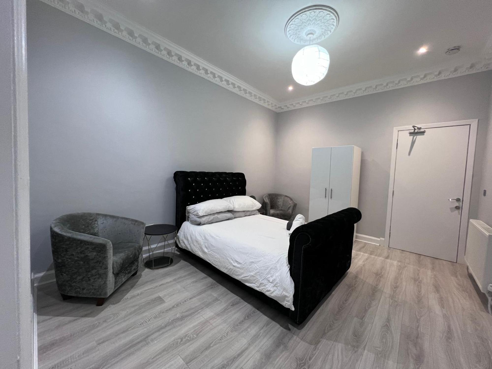Lovely 4 Bedroom 2Nd Floor Walk Up Apartment Edinburgh Ngoại thất bức ảnh